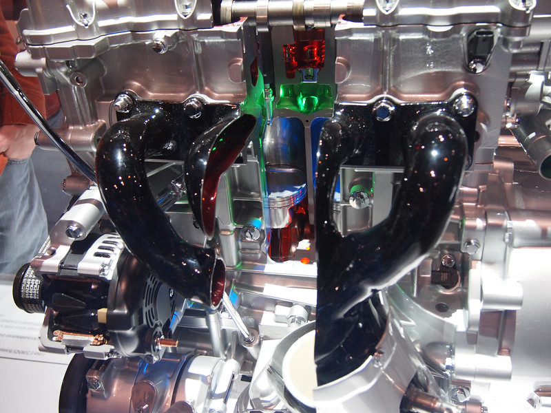 Illustration for article titled Chrysler had the best engine cutaways I've ever seen at the Chicago Auto Show